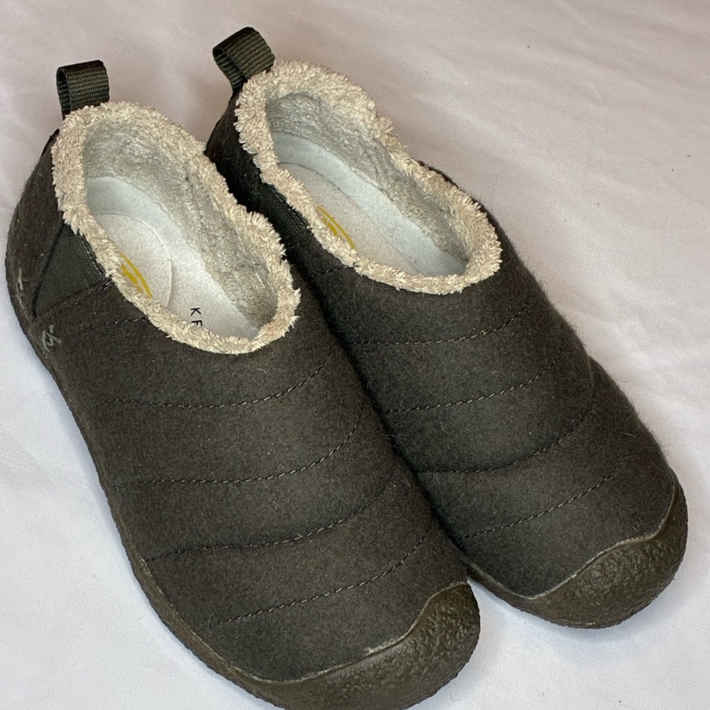 KEEN Howser Slip-On Shoes Women’s 6 Insulated Quilted Clog